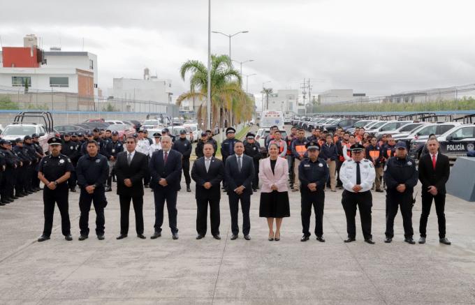 Incrementa Edmundo Tlatehui salario de policías; además asciende a 37 elementos de San Andrés Cholula