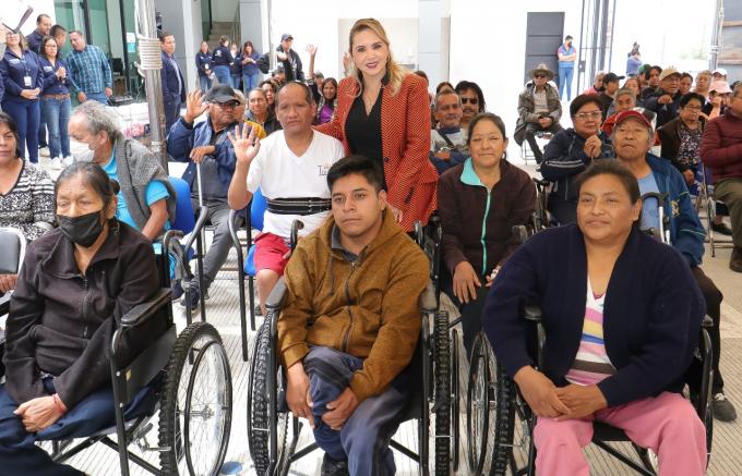 Entregó Paola Angon 40 aparatos funcionales a niñas, niños y adultos mayores