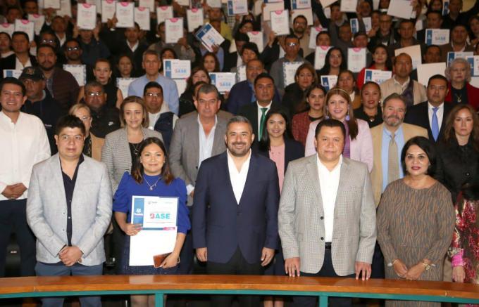 Trabajadores reciben nombramiento de base en Puebla capital