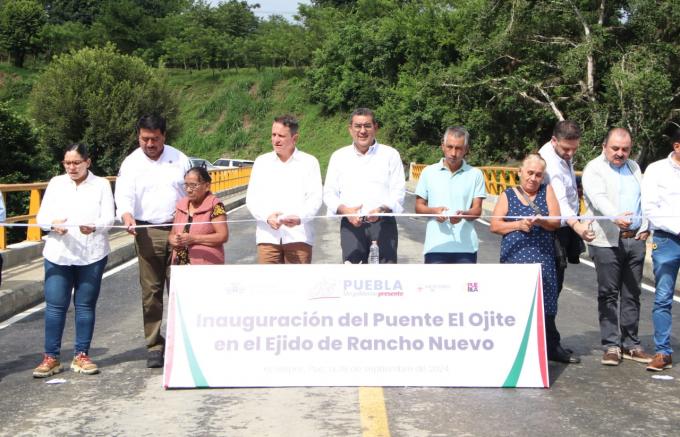 El Gobernador Sergio Salomón entrega tres construcciones en Xicotepec