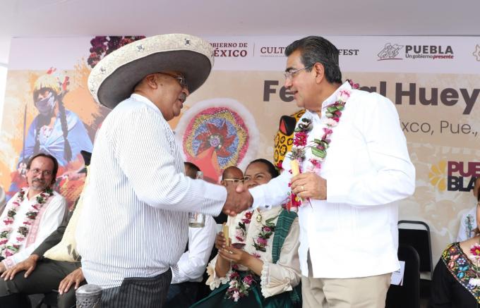Asistió el gobernador Sergio Salomón Céspedes a Huey Atlixcáyotl 2024