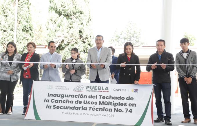 Inauguró el gobernador Sergio Salomón Céspedes techados de escuelas en Puebla capital