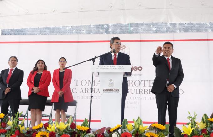 El gobernador Sergio Salomón Céspedes asistió a las tomas de protesta de nuevos presidentes municipales