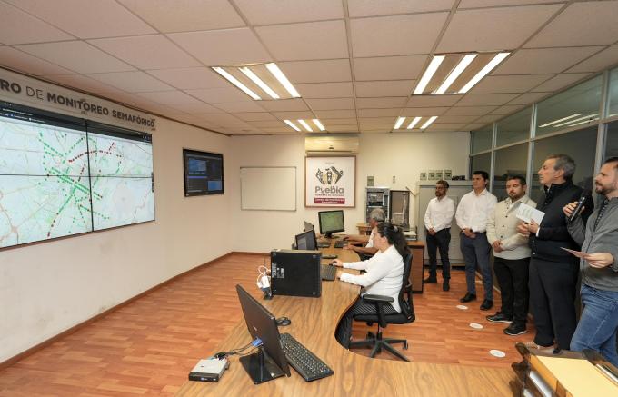 Fortalecerá Ayuntamiento de Puebla la red semafórica de la capital