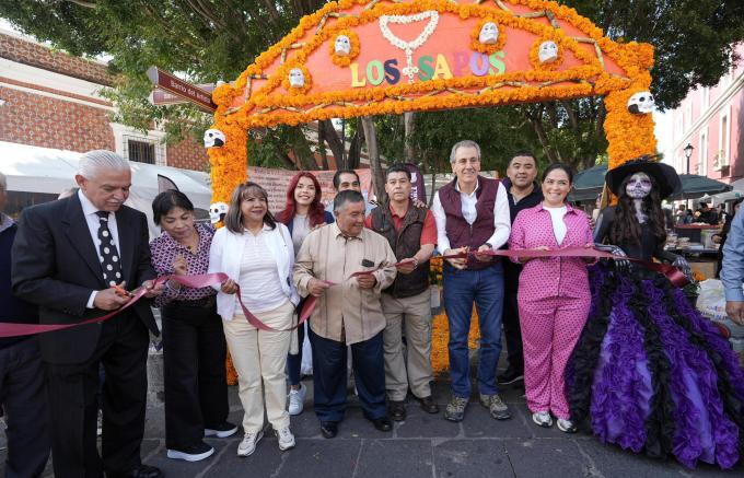 Visitó el alcalde José Chedraui ofrendas de la Plazuela de Los Sapos