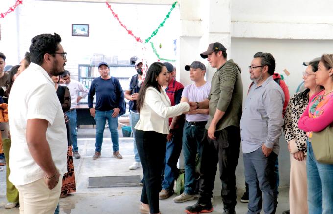 Visitó la alcaldesa Tonantzin Fernández bodega del SOSAPACH