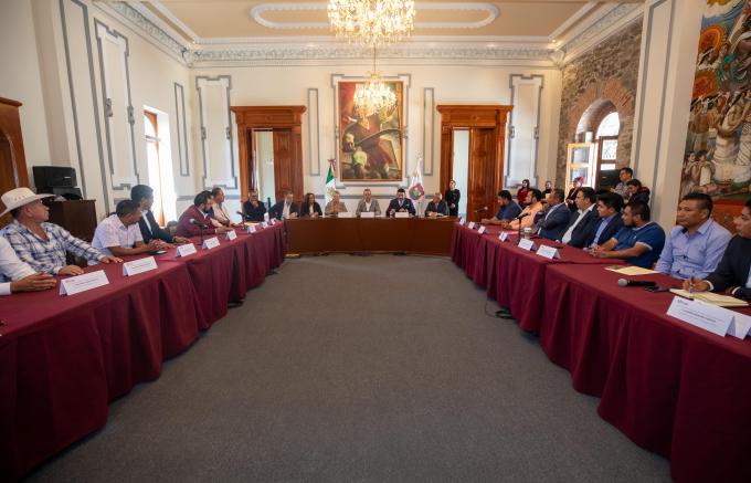 Se reúnen el alcalde José Chedraui y presidentes de juntas auxiliares de la capital