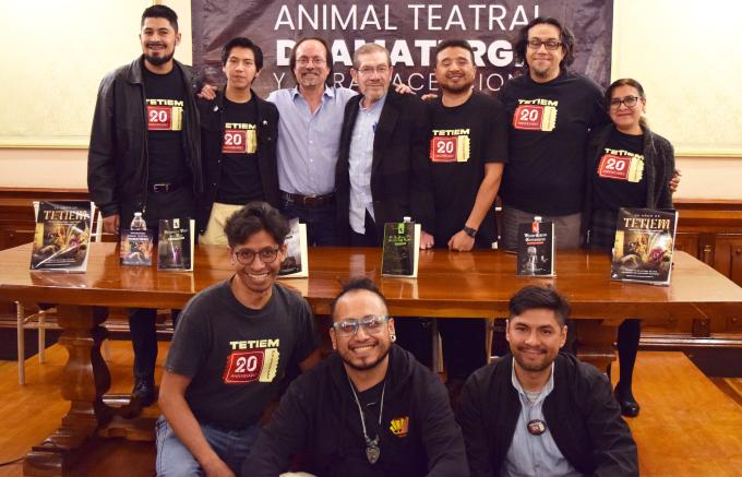 Presentó gobierno estatal colección literaria de compañía de dramaturgia