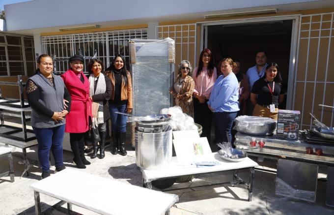 Entregó Gobierno de Cholula equipamiento de cocina en el CAM