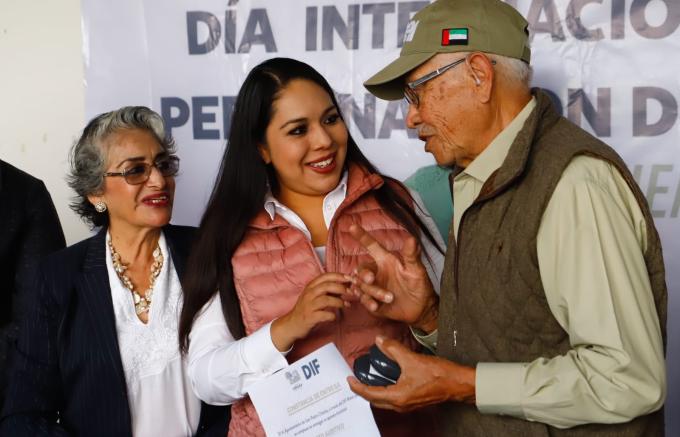 DIF Municipal y Gobierno de Cholula entregaron aparatos funcionales a personas con discapacidad