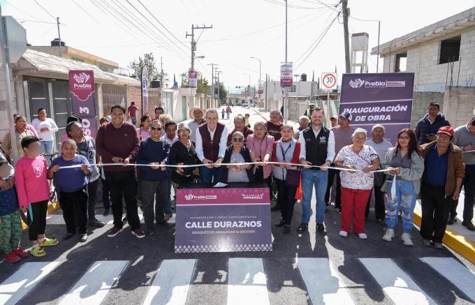Inauguró el alcalde José Chedraui pavimentación de la calle Duraznos