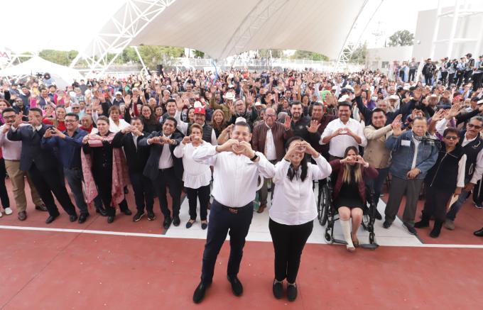 El gobernador del estado, Alejandro Armenta inauguró la Casa del Abue Atlixquense