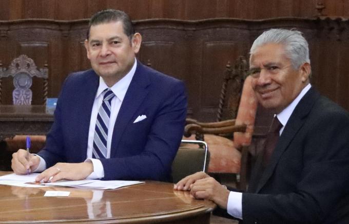 SEP exhorta a denunciar engaños o extorsiones de falsos funcionarios
