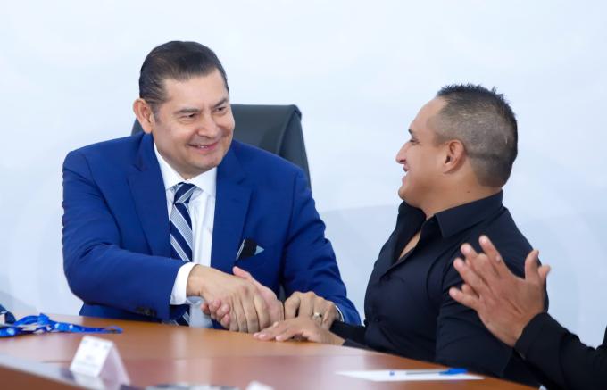 El gobernador Alejandro Armenta reconoció trayectoria de atleta paralímpico poblano