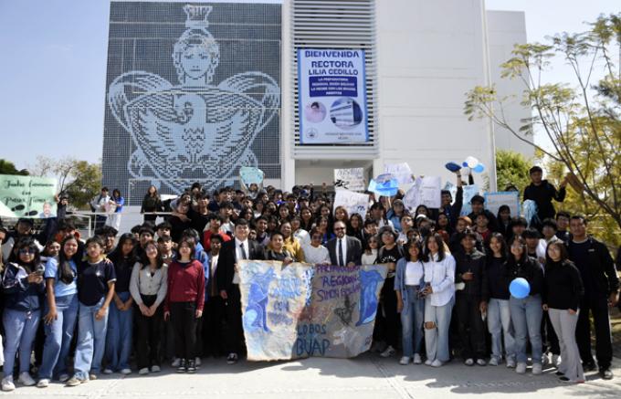 Reconoce los logros académicos y deportivos de la Preparatoria Regional Simón Bolívar la Rectora Lilia Cedillo