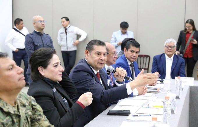 Encabezaron reunión en materia de Protección Civil, el gobernador Alejandro Armenta y la titular de la CNPC, Laura Velázquez Alzúa