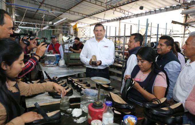 Gobierno Estatal promueve la instalación de tres centros de producción de calzado que estarán ubicados en los municipios de Tehuacán, Tepeyahualco y Puebla capital