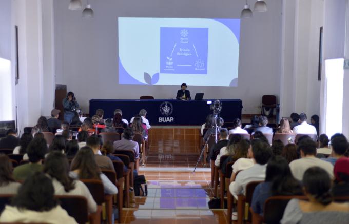 Las enfermedades infecciosas continúan siendo un reto en materia de salud, anuncia Rectora Lilia Cedillo