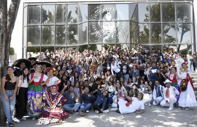 Los universitarios BUAP celebraron el amor en todas sus expresiones