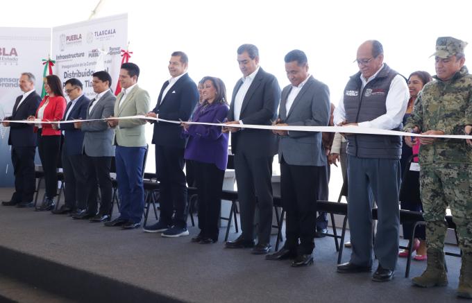 El gobernador Alejandro Armenta y la gobernadora de Tlaxcala, Lorena Cuéllar, inauguraron el Distribuidor Puebla-Tlaxcala
