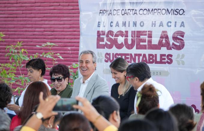 El alcalde José Chedraui firmó la carta compromiso “El Camino Hacia Escuelas Sustentables”