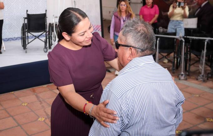 Entregó aparatos ortopédicos, la presidenta municipal de San Andrés Cholula, Guadalupe Cuautle