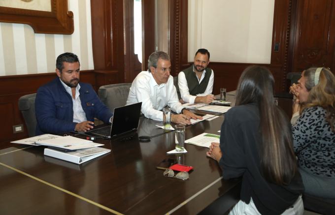 Encabezó el alcalde José Chedraui reunión informativa del Programa Estacionamiento Rotativo