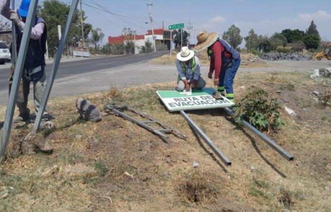 Continúa Gobierno Estatal con la sustitución de señalética en rutas del Volcán Popocatépetl