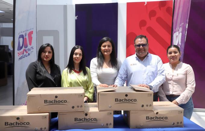 El Ayuntamiento recibió de la empresa Bachoco una donación de 115 kilos de pierna y muslo de pollo destinados a los comedores comunitarios del Sistema Municipal DIF