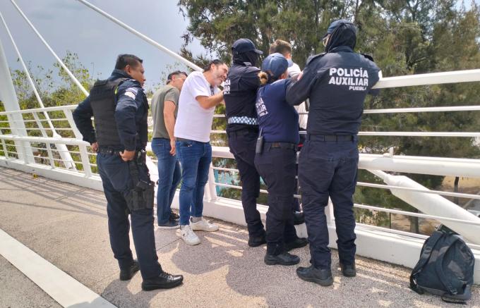 Policía Auxiliar brindó atención a persona en peligro