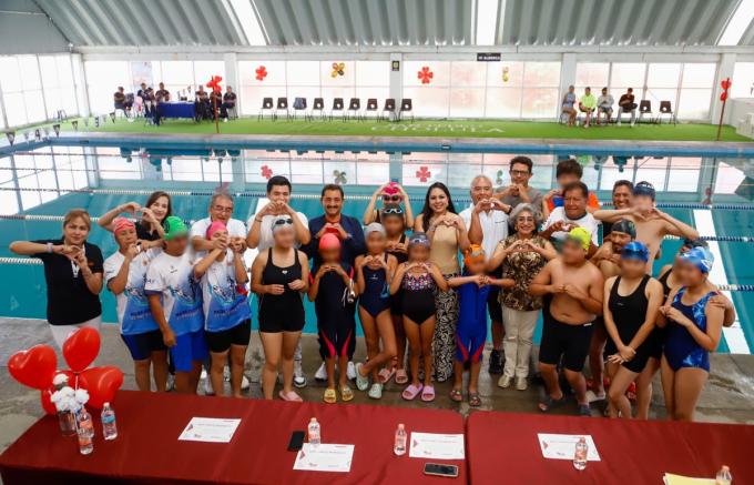Con más de 200 participantes, se realizó el evento "Nado por el Corazón" en el Deportivo Tlachtli de San Pedro Cholula