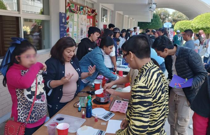 Profesores y alumnos de la BUAP imparten curso con enfoque STEAM para niños con discapacidad