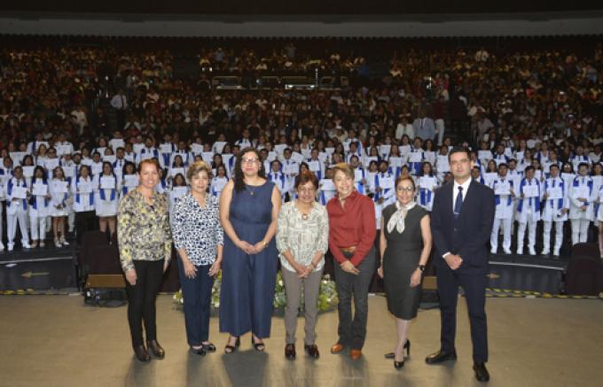 Los médicos nunca deben perder su sensibilidad y sentido humanitario: Rectora Lilia Cedillo