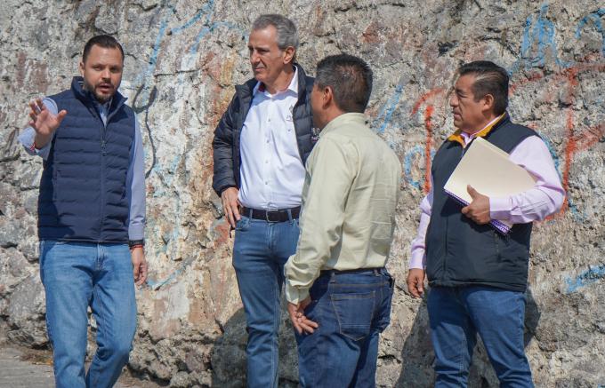Atendió el alcalde José Chedraui solicitudes en Canoa para mejora de puente vehicular