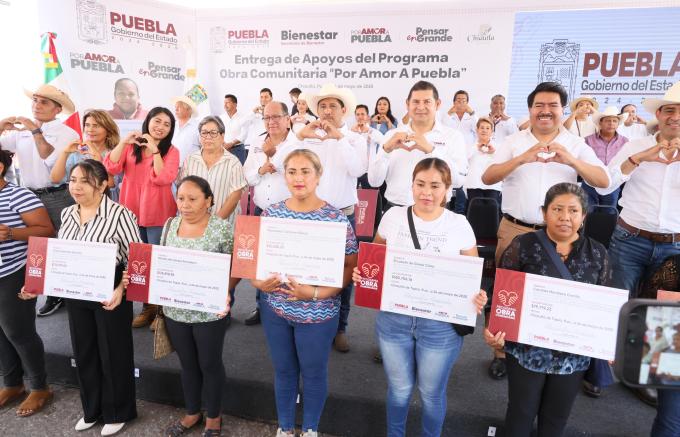 El gobernador Alejandro Armenta encabezó la entrega de 12 mdp en 75 proyectos de obra comunitaria, que beneficiarán a las microrregiones de Izúcar de Matamoros y Chiautla de Tapia