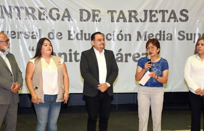 Entrega Rectora Lilia Cedillo tarjetas de la Beca Universal de Educación Media Superior “Benito Juárez”