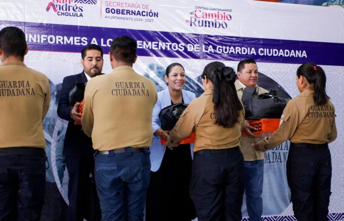 Entregó la alcaldesa Guadalupe Cuautle uniformes a elementos de la Guardia Ciudadana