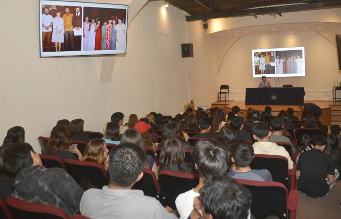Participa Rectora Lilia Cedillo en “Noche con las estrellas” en la preparatoria Emiliano Zapata