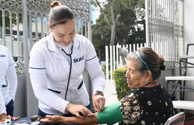 Oferta la BUAP Diplomado para desarrollar competencias en cuidadores familiares