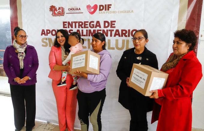 Más de 300 despensas fueron entregadas a mujeres de las 13 juntas auxiliares y barrios de San Pedro Cholula