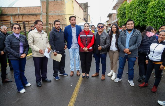 Inauguró dos obras de pavimentación en la junta auxiliar de San Diego Cuachayotla, la alcaldesa Tonantzin Fernández