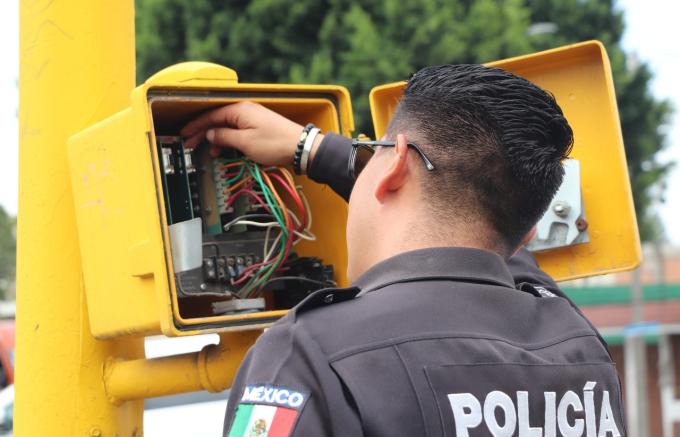 Avanza la modernización de semáforos en San Pedro Cholula