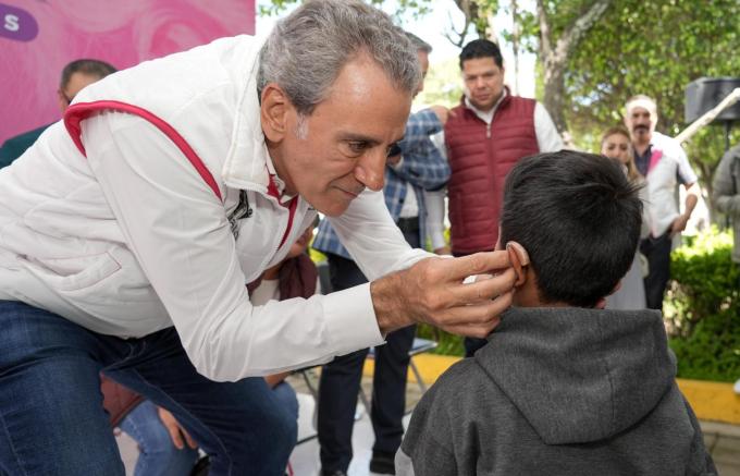 DIF Puebla Capital realizó la primera entrega de auxiliares auditivos del programa “Oír para Vivir”