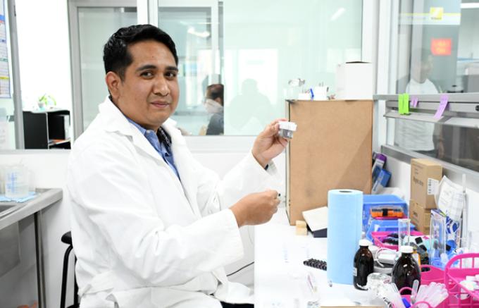En la BUAP se desarrolla tecnología para eliminar colorantes textiles y fármacos