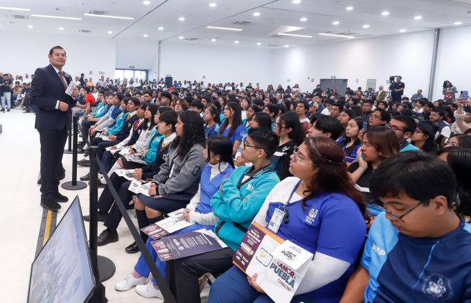Seguridad y desarrollo educativo con Becas de Conectividad Digital