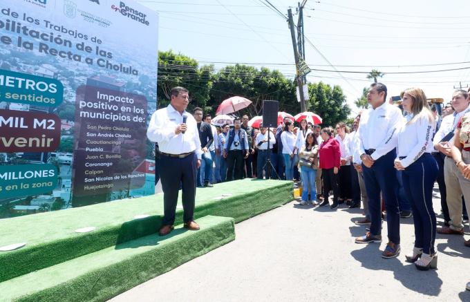 Gobierno de Puebla impulsa seguridad y bienestar con rehabilitación de laterales en Recta a Cholula