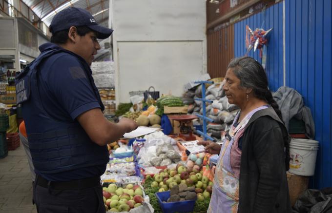 Policía de San Pedro Cholula suma a más comerciantes al comité de seguridad del Tianguis de Xixitla