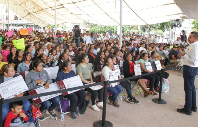 En Sierra Negra, el gobernador Alejandro Armenta entregó 97 mdp en obra comunitaria para pueblos indígenas