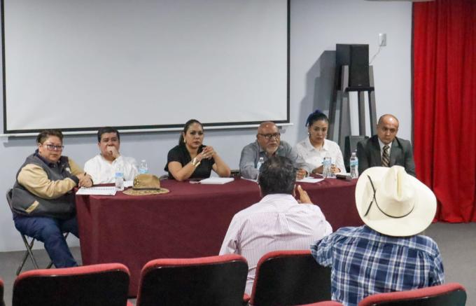 Sostuvo la presidenta municipal de San Pedro Cholula, Tonantzin Fernández, una mesa de trabajo con representantes de los Pueblos Originarios