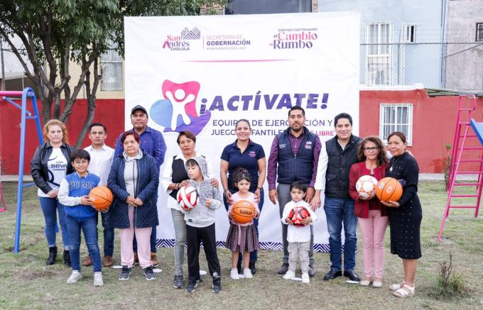 La presidenta municipal de San Andrés Cholula, Guadalupe Cuautle Torres encabezó la entrega del programa “¡Actívate! Equipo de Ejercitación y Juegos Infantiles al Aire Libre”